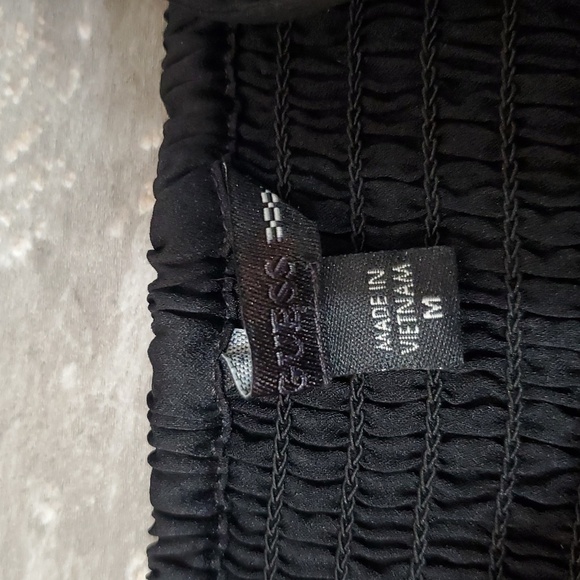 NWOT Guess Elegant Black Cold-Shoulder Long Sleeves Blouse Top. Black. Size M. - Picture 3 of 13